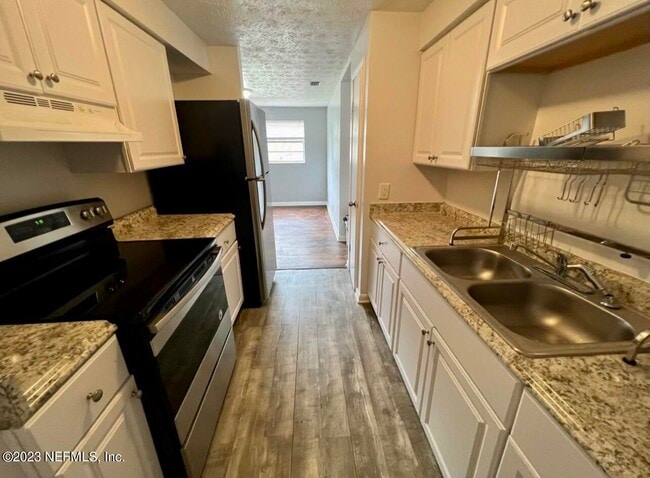 Building Photo - 1611 W 30th St