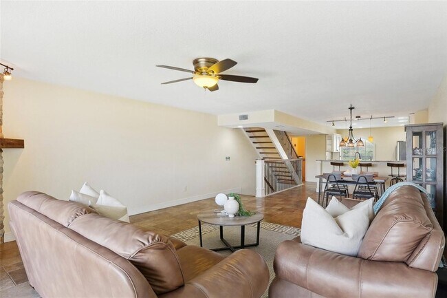 Building Photo - 637 Pinellas Bayway
