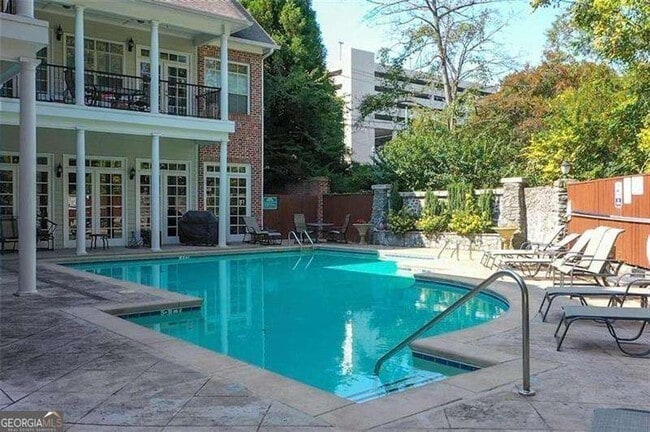 Building Photo - 5510 Glenridge Park NE