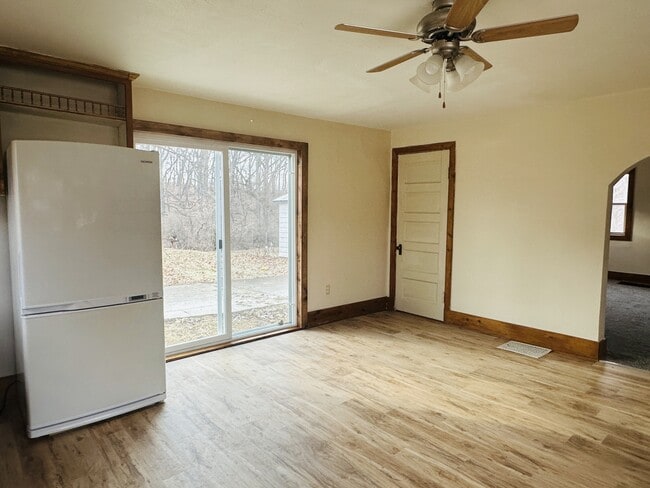 Building Photo - 340 N Mill St