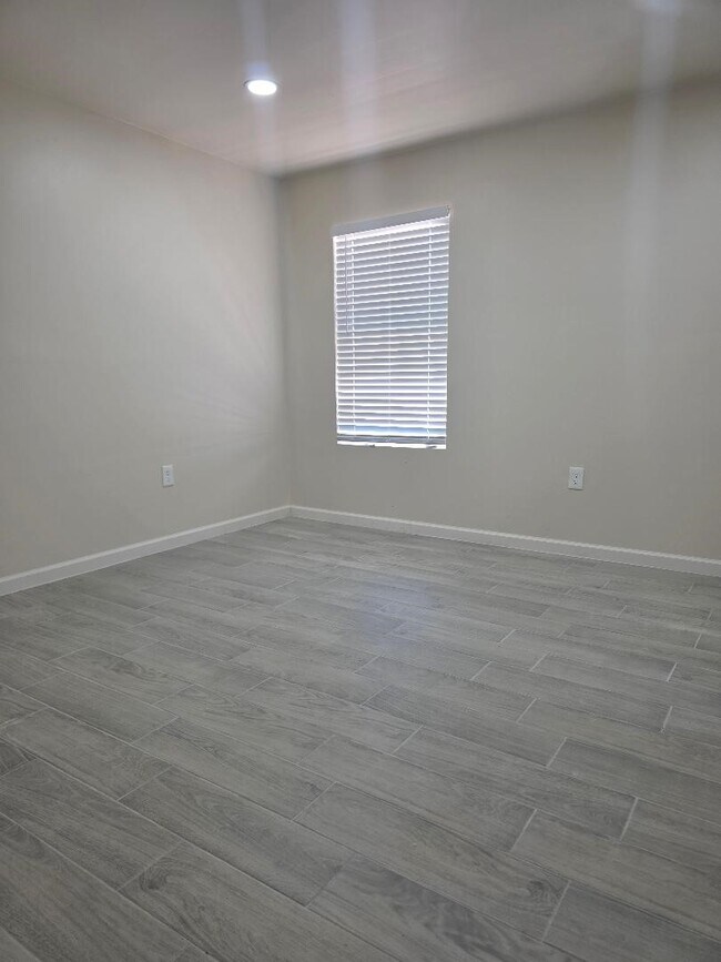 Building Photo - 952 Rd 5858