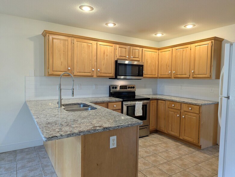 Building Photo - 702 Tunbridge Dr