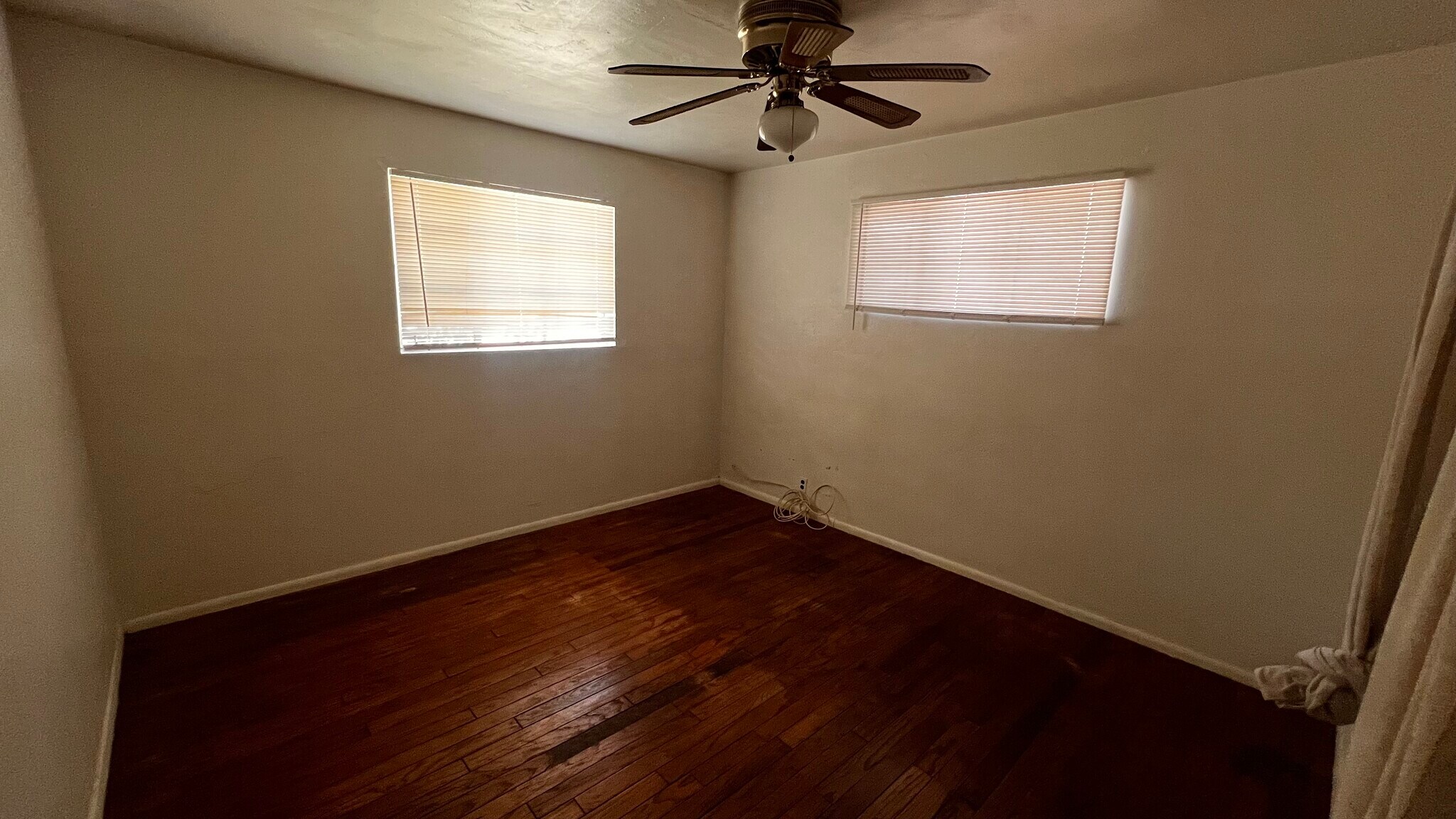 Building Photo - 1455 E Cedar St