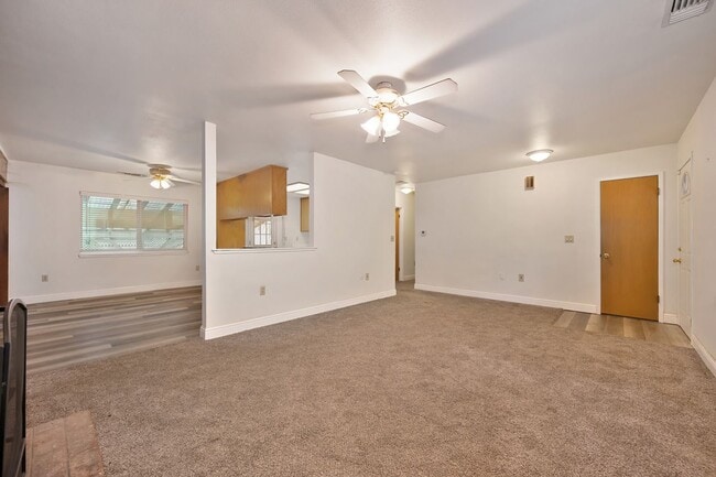 Building Photo - Charming 3 Bedroom, 2 Bath Home Close to Town