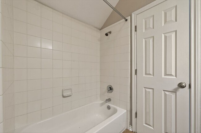 Building Photo - Spacious 4BR Home w/ Game Room | No HOA | Prime Selma Location - Realtor Commission: $500