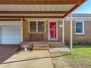 Building Photo - 1700 Hanna Dr