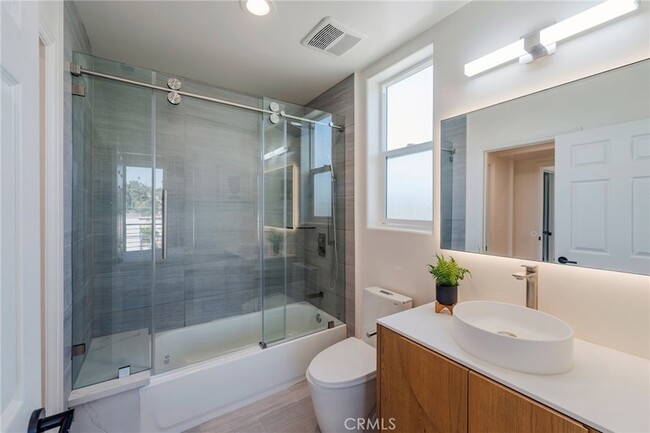 Building Photo - 712 Chestnut Ave