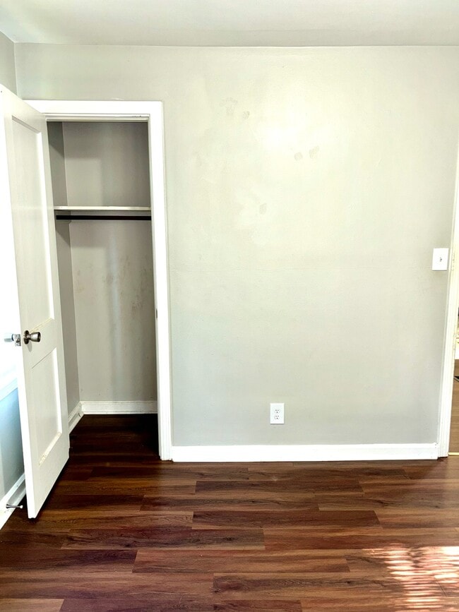 Building Photo - 3802 Parthenia Ave