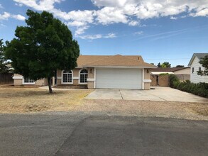 Building Photo - No HOA! Three Bedroom Home in Prescott Valley