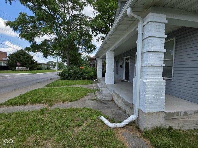 Building Photo - 329 N Sherman Dr