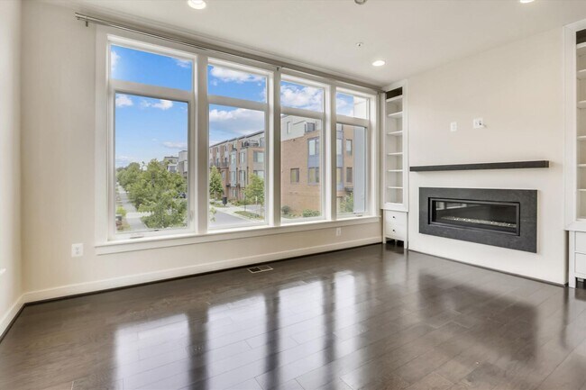 Building Photo - Luxury END-UNIT garage townhouse - 4BD/4.5BA!