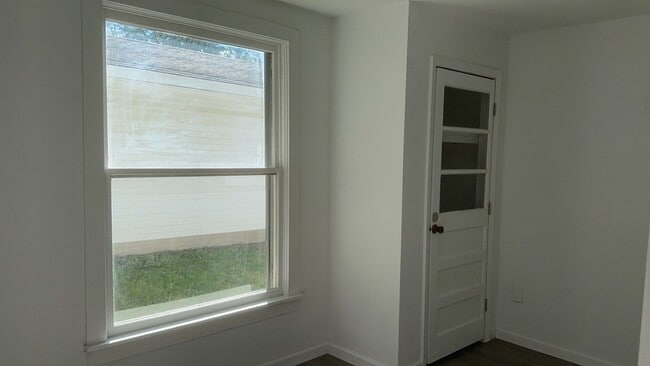 Building Photo - 3 Bedroom For Rent Bowling Green MO