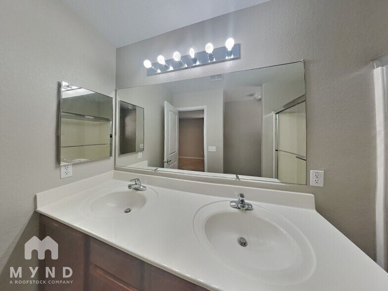 Building Photo - 669 W Silver Reef Ct