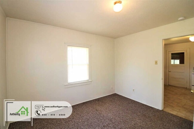Building Photo - 1825 Grand Coulee Blvd