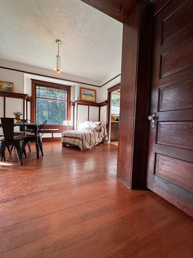 Building Photo - YOUR PACIFIC NORTHWEST RETREAT AWAITS! AV CHARGING STATION, GORGEOUS VIEWS, PRIVACY AND MORE!