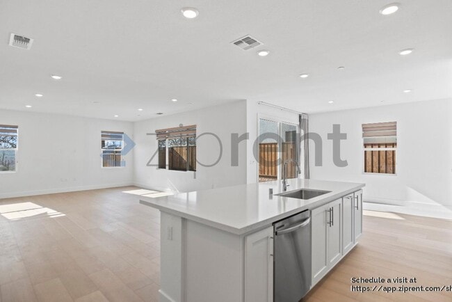 Building Photo - 53 W San Francisco Dr