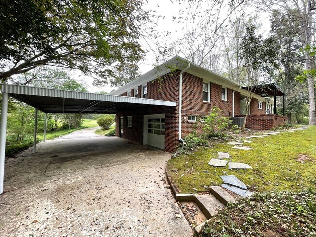Building Photo - 1605 Cherokee Rd