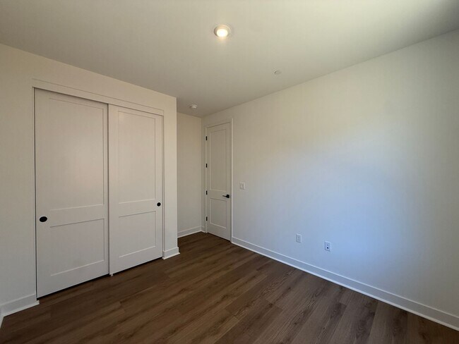 Building Photo - 156 Coiner St