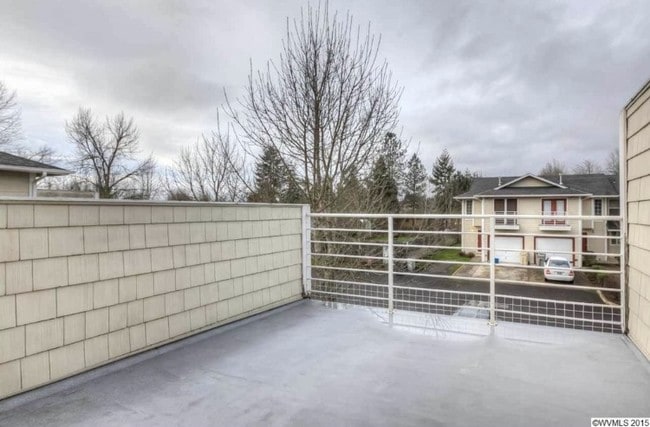 Building Photo - 473 NE Conifer Blvd