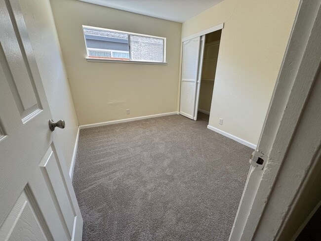 Building Photo - Remodeled 5 bedroom single level house - n...