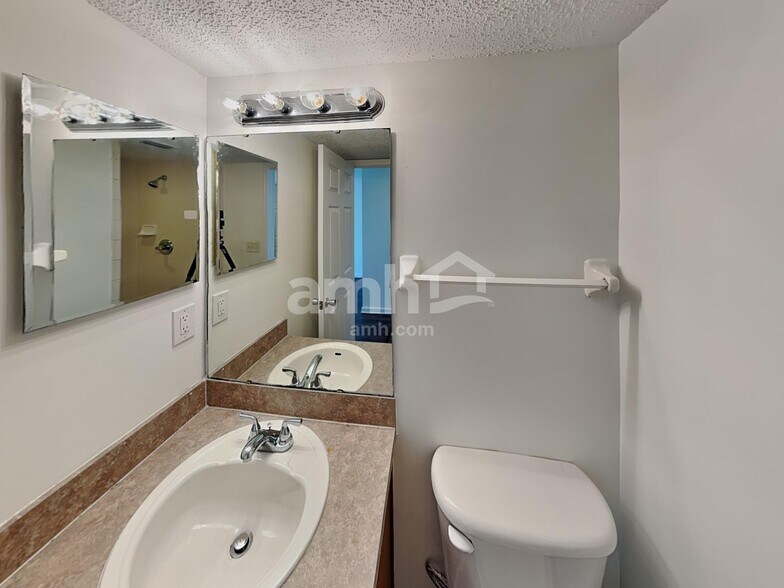 Building Photo - 10959 Darlington Oak Ct