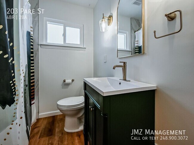 Building Photo - 203 Pare St