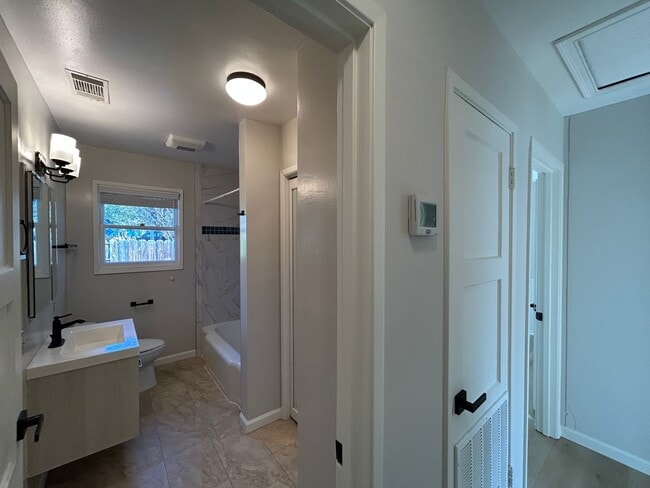 Building Photo - Rare Lindell Drive Single-Family Home in Prime Walnut Creek Location!