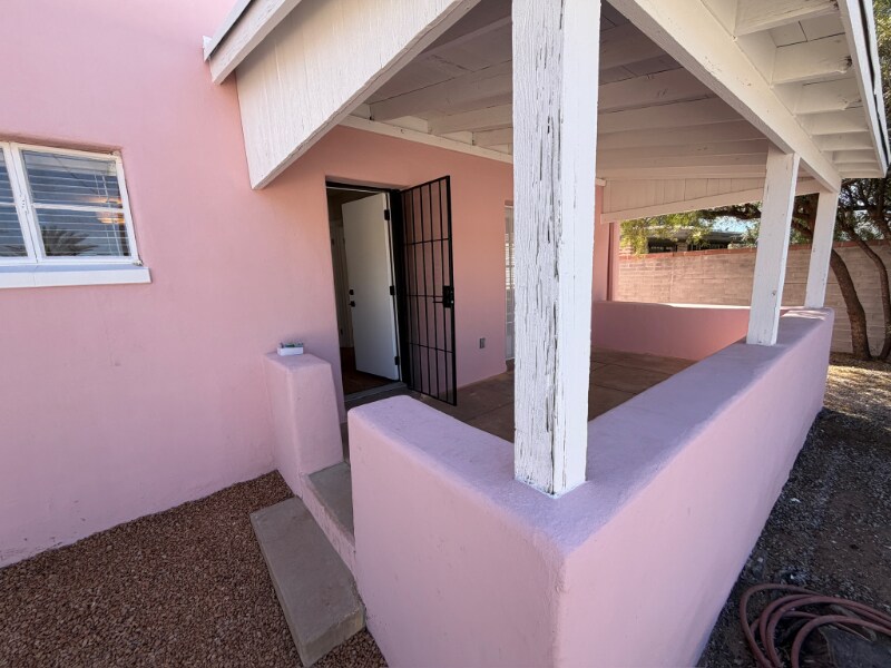 Building Photo - 1827 E Linden St