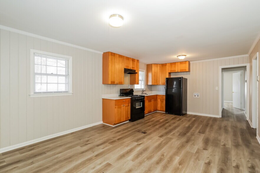 Building Photo - 3276 Elm St