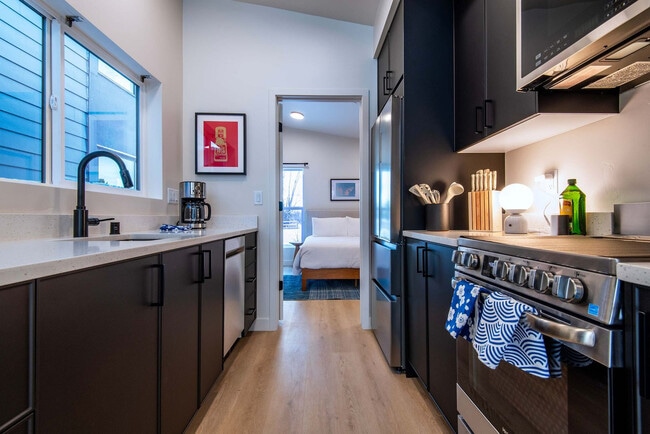 Building Photo - 27 4th St E