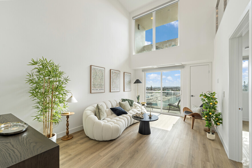 Loft, 2BA - 1,090SF - Living Room - The ONE