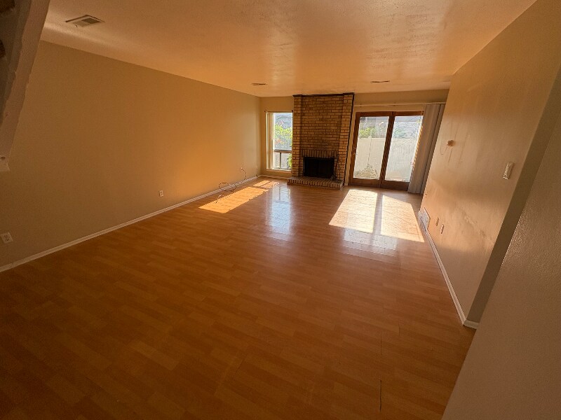 Building Photo - 7144 S Vine Cir E