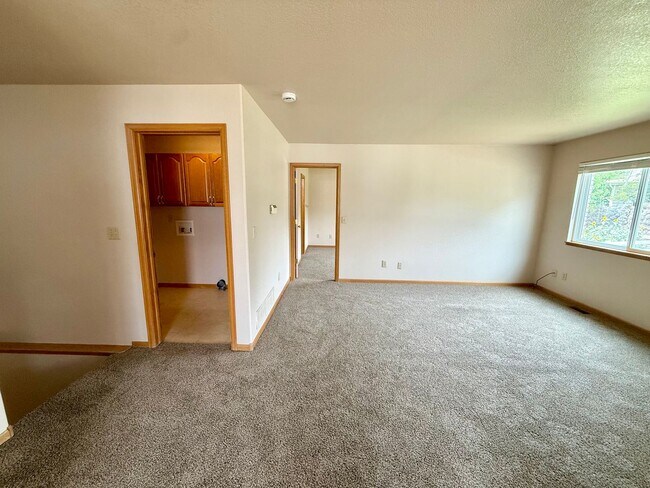 Building Photo - Ranch Style Home Located on Dead-End Street, Easy Access to I-25