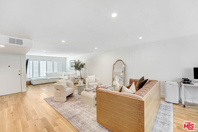 Building Photo - 339 N Oakhurst Dr