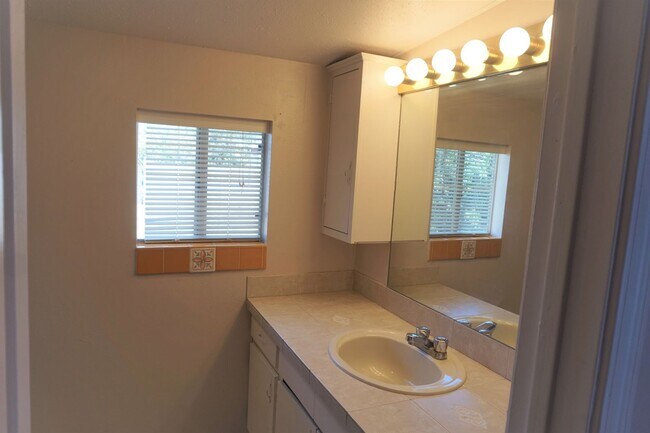 Building Photo - Close to Fort Huachuca