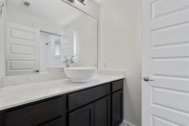 Building Photo - 5407 Link Ave