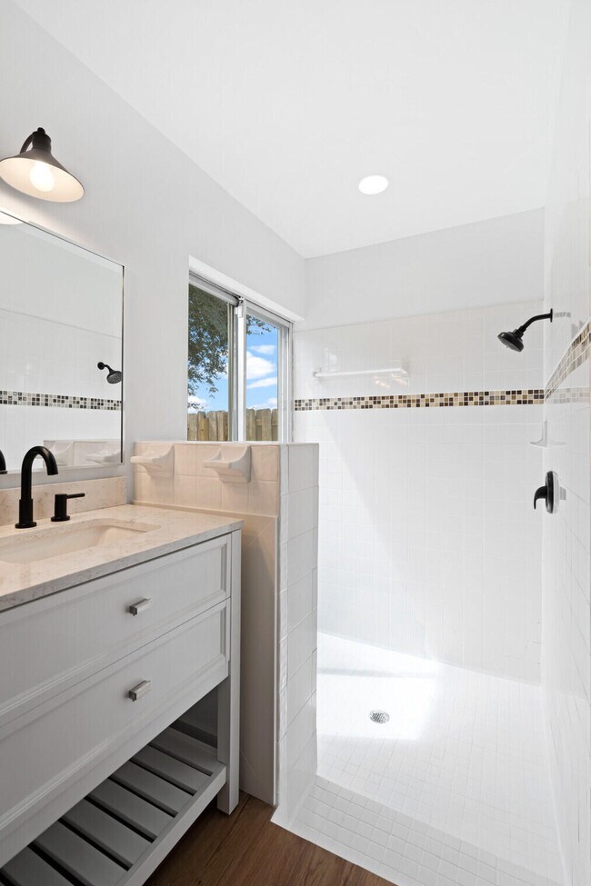 Building Photo - 1019 Larch Way