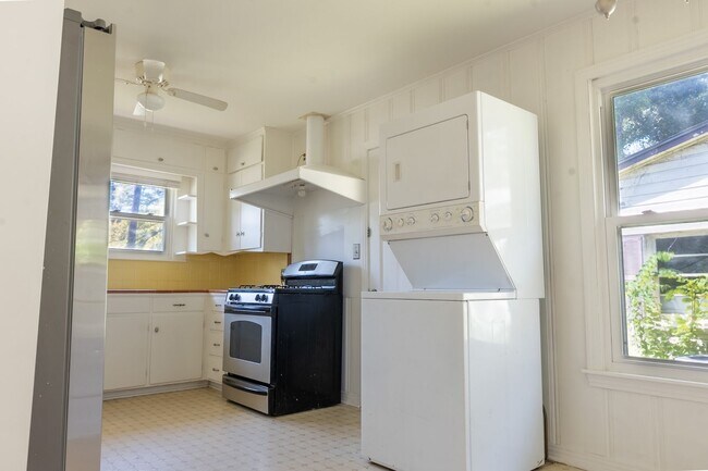 Building Photo - Location!! Deep in the heart of Tyler!