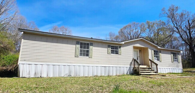 Building Photo - 3 Bed 2 Bath in quiet country setting! View this home TODAY!