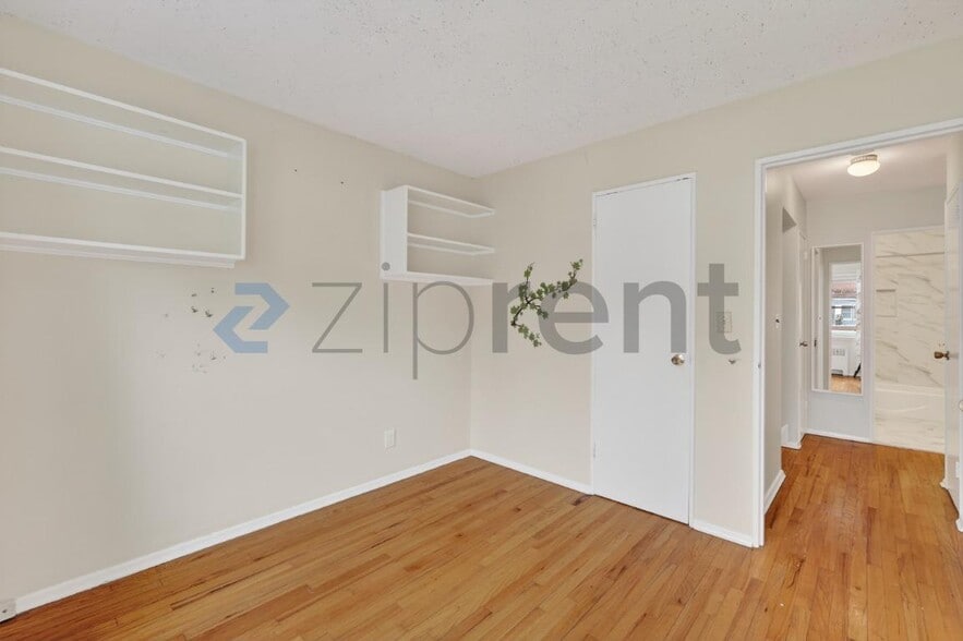Building Photo - Unit