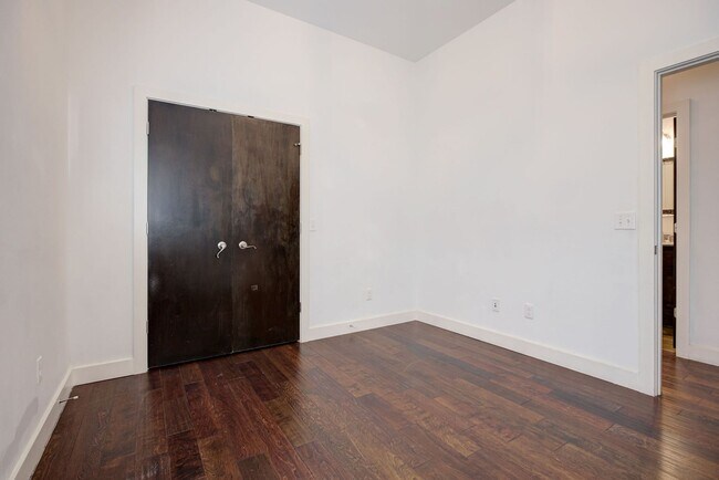 Building Photo - Modern 3-Bedroom Duplex Near OU Health Center and Okana Resort