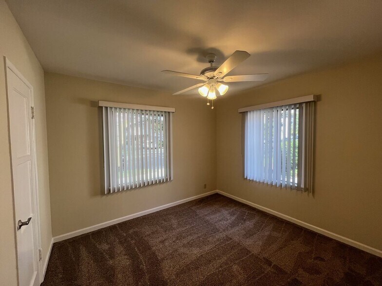 Building Photo - 132 N Maple St