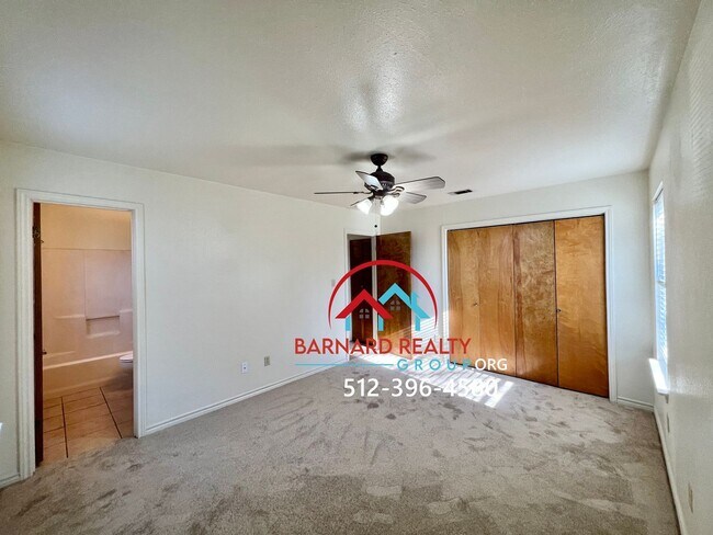 Building Photo - Available June 10: 3 Bed 2 Bath Duplex with Fenced in Yard on Bus Route