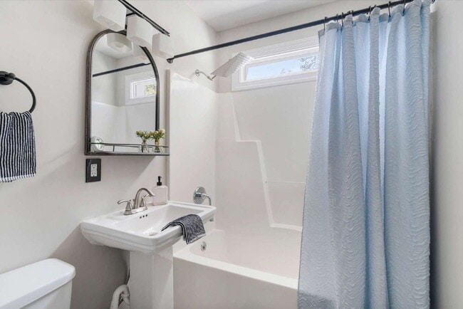 Building Photo - Cozy Living in the Heart of Wilson