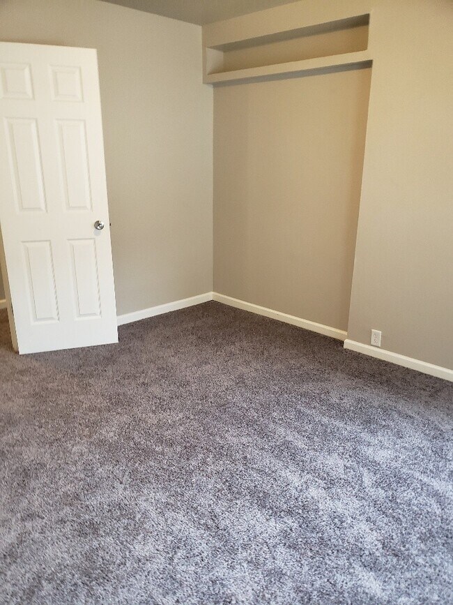 Building Photo - N 3rd Duplex