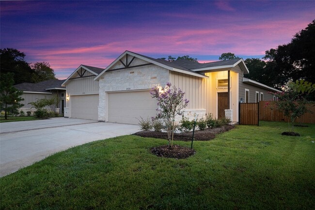 Building Photo - 9721 Grosbeak Ln