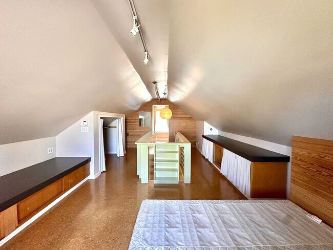 Building Photo - Charming Mid-Tulsa Home