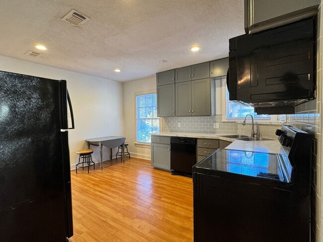 Building Photo - 823 W. Fifth Street