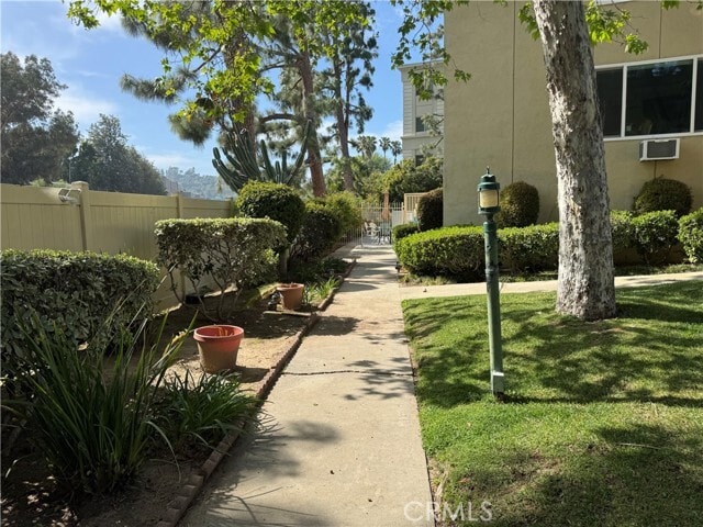 Building Photo - 11138 Aqua Vista St