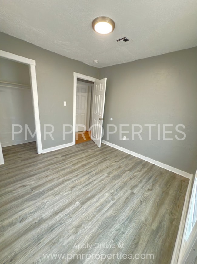 Building Photo - 4 Bedrooms - 1 Bathroom House.